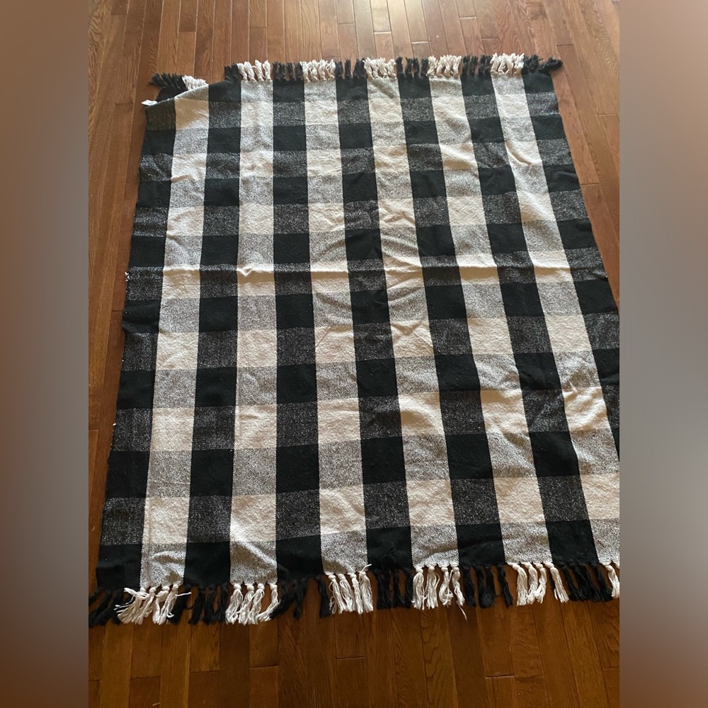 SOLD——————-Plaid Black and White Throw Blanket